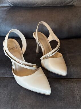 Pointed-Toe Slingback Heels with Gold Trim